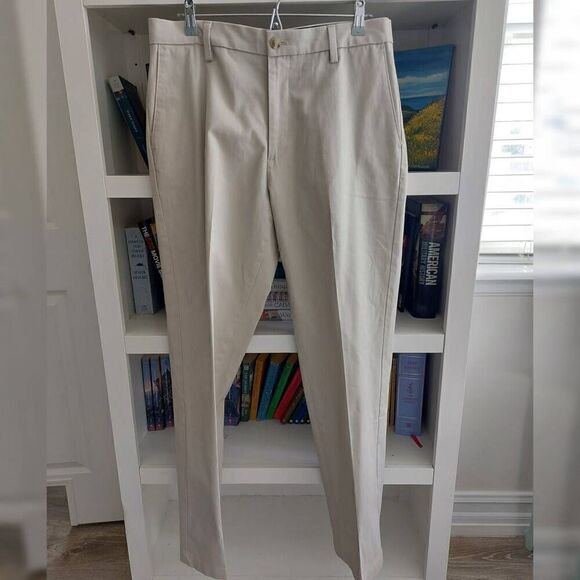 Dockers Classic Fit Khaki Pants 33x32 - Picture 1 of 9